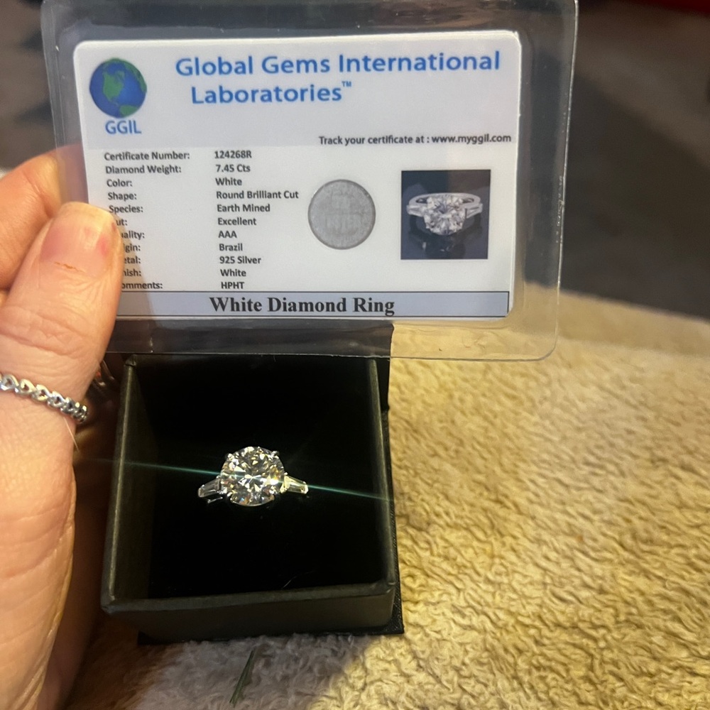 Very Elegant looking, Brilliant Shine and luster, 7.45 TCW ring ~ BREATHTAKING